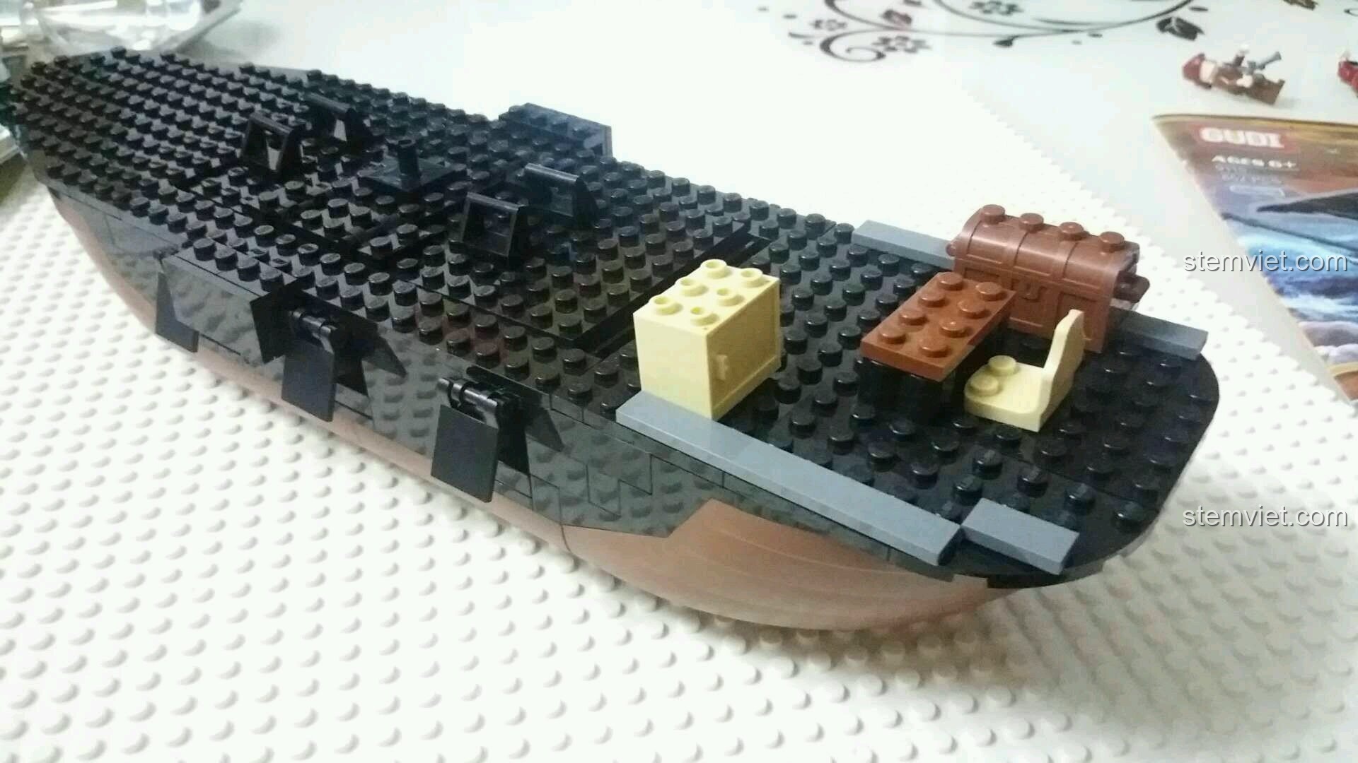 Góc nhìn tổng thể tàu GUDI 9115 sau bước 2, cho thấy sự tiến triển của mô hình.