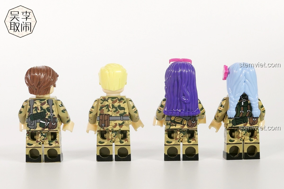 Mặt sau của các nhân vật minifigures với kiểu tóc thay đổi trong bộ Enlighten 2016 Vòng Quay Ngựa Gỗ Mộng Mơ.