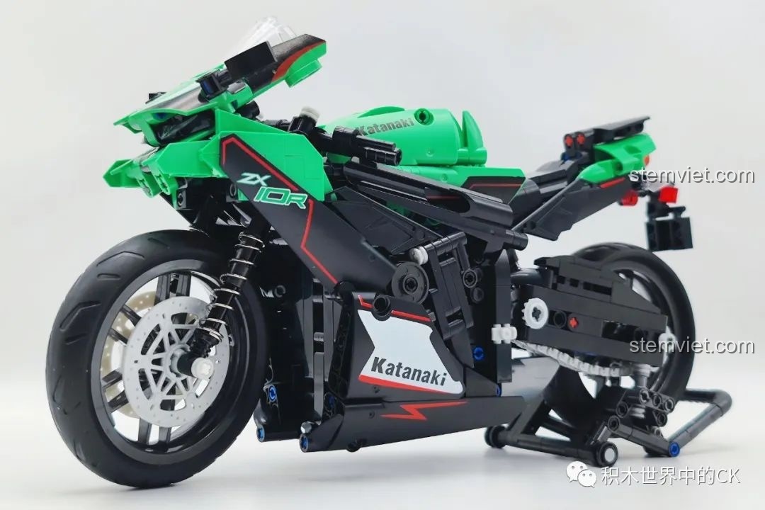 Trải nghiệm JIESTAR 91023 Mô tô Kawasaki Ninja với góc chụp cận cảnh, khoe vẻ đẹp của mô hình.