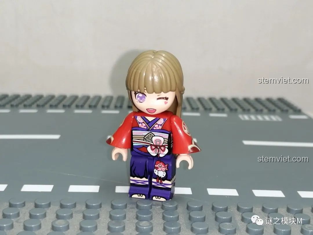 Thử nghiệm khả năng tương thích của đầu minifigure UNA 34011 với thân minifigure thường.