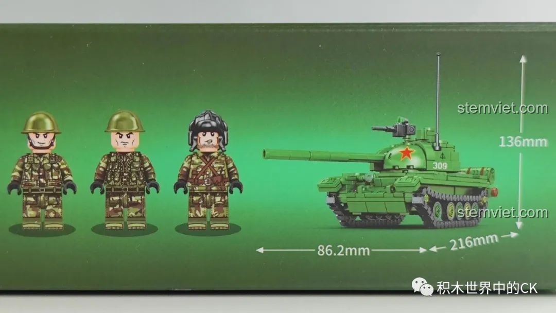 Chi tiết kích thước mô hình và hình ảnh ba minifigures lính tăng đi kèm trong bộ xếp hình Xe tăng 59 SEMBO giá rẻ.
