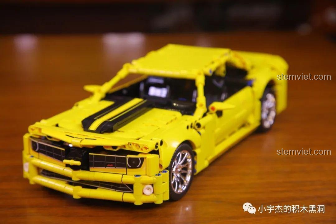 Trải nghiệm SY 8617 Xe Bumblebee hoàn thiện, góc nhìn từ phía trước, khoe trọn vẻ đẹp hầm hố.