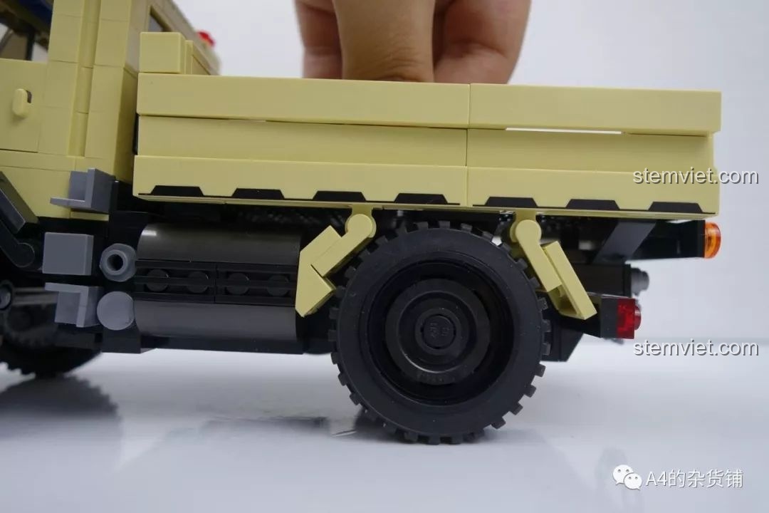 Trải nghiệm tính năng hệ thống treo của bộ lắp ráp Xe tải Mercedes-Benz Unimog 3026.