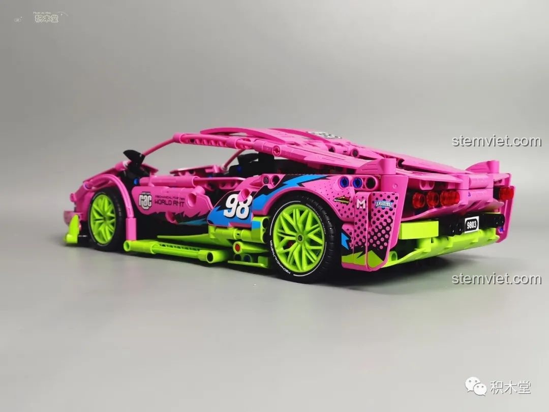 Trải nghiệm Wanzhi 9803 Xe đua Lamborghini Hồng với góc nhìn ngang, khoe trọn bộ tem và bánh xe.