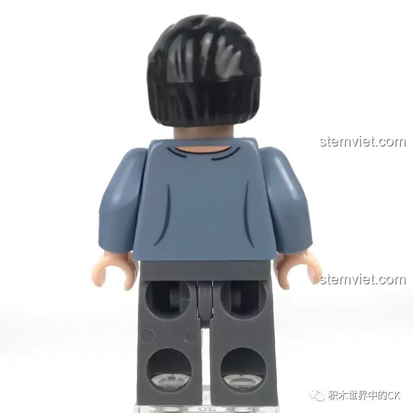 Mặt sau của minifigure Lão Quách, phần lưng áo màu xanh xám trơn trong bộ XINGBAO XB-01013.