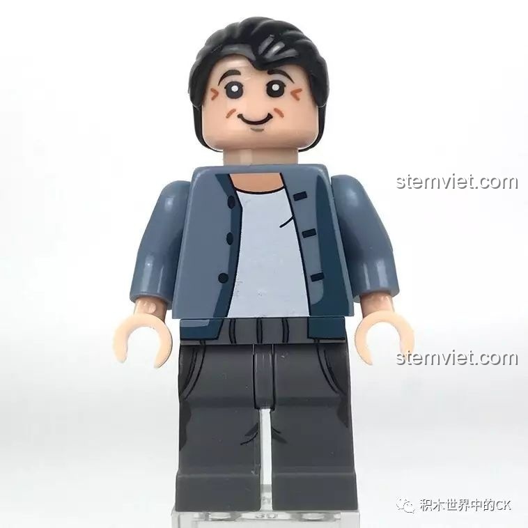 Minifigure Lão Quách trong bộ XINGBAO XB-01013, với biểu cảm độc đáo và trang phục lạ mắt.