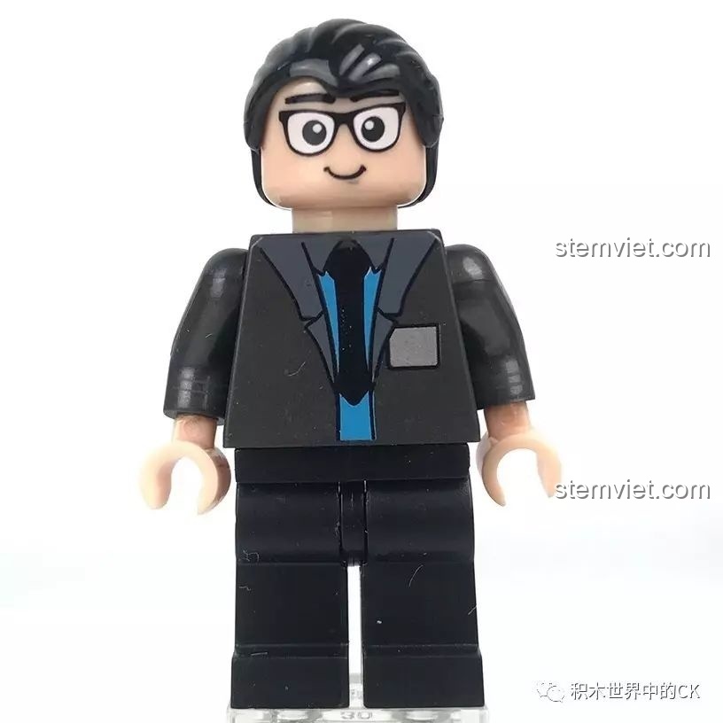 Minifigure Triệu Đức Trụ trong bộ XINGBAO XB-01013, mặc vest đen, đeo kính, trông rất tri thức.