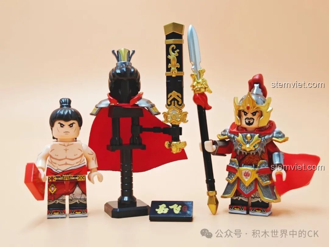 Toàn bộ set đồ chơi Nhạc Phi 11722 hợp túi tiền được trưng bày cùng nhau, bao gồm 3 phiên bản và các phụ kiện vũ khí đi kèm.