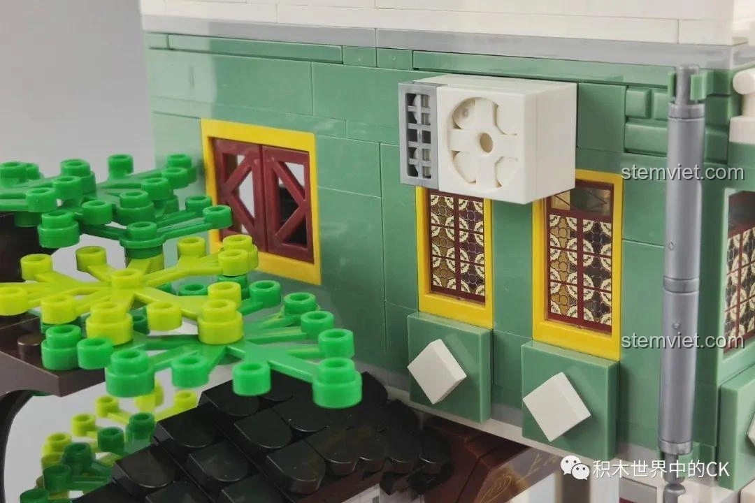 Toàn cảnh bộ đôi lắp ghép WOMA C0336 và C0337 Phố Cổ Kiến Trúc Qilou khi trưng bày cùng nhau, tạo nên một dãy phố cổ.