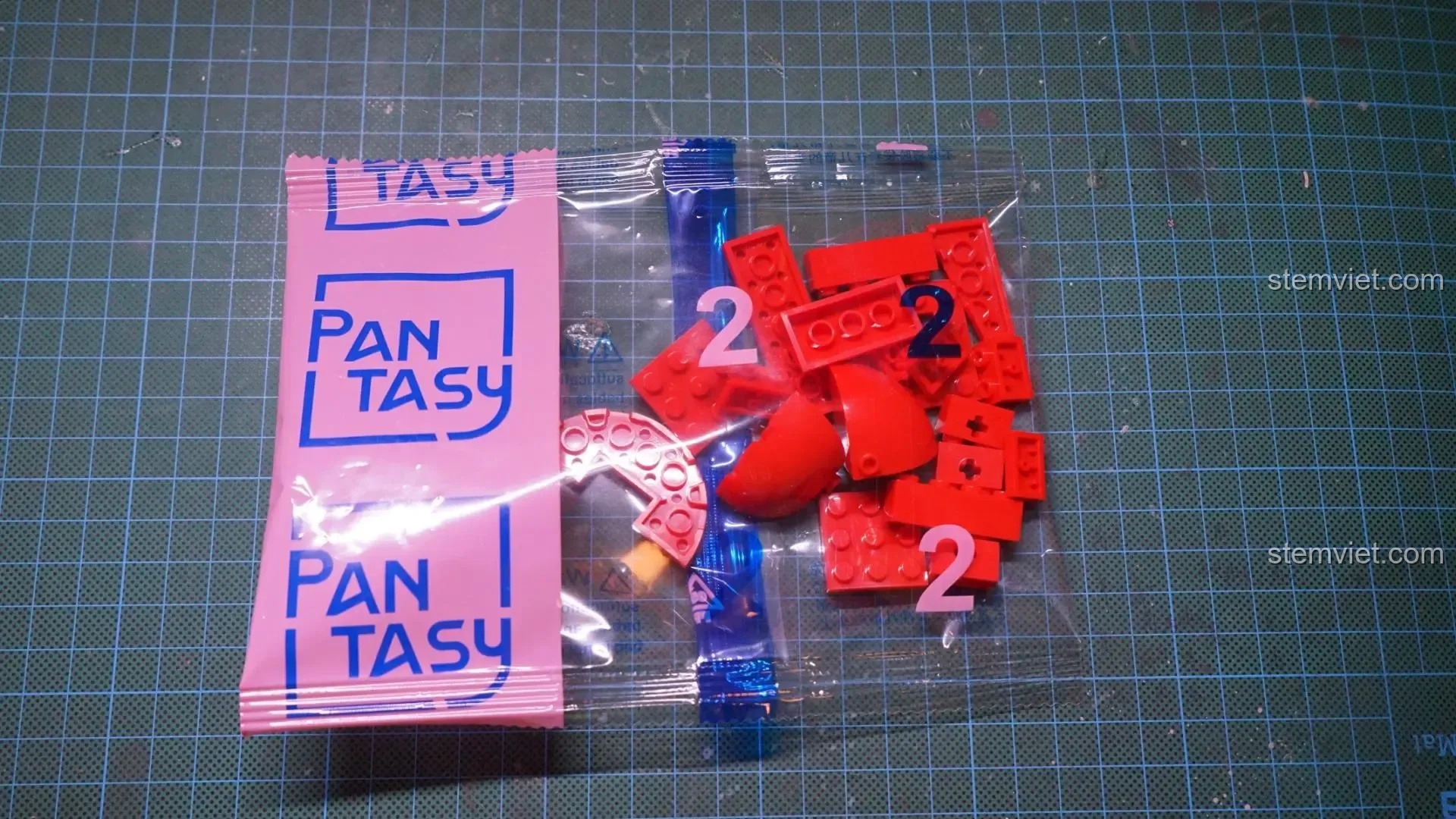 Túi đựng các chi tiết lắp ráp của bộ Pantasy 86203 được đánh số thứ tự, giúp việc lắp ráp cho bé trai trên 6 tuổi dễ dàng.