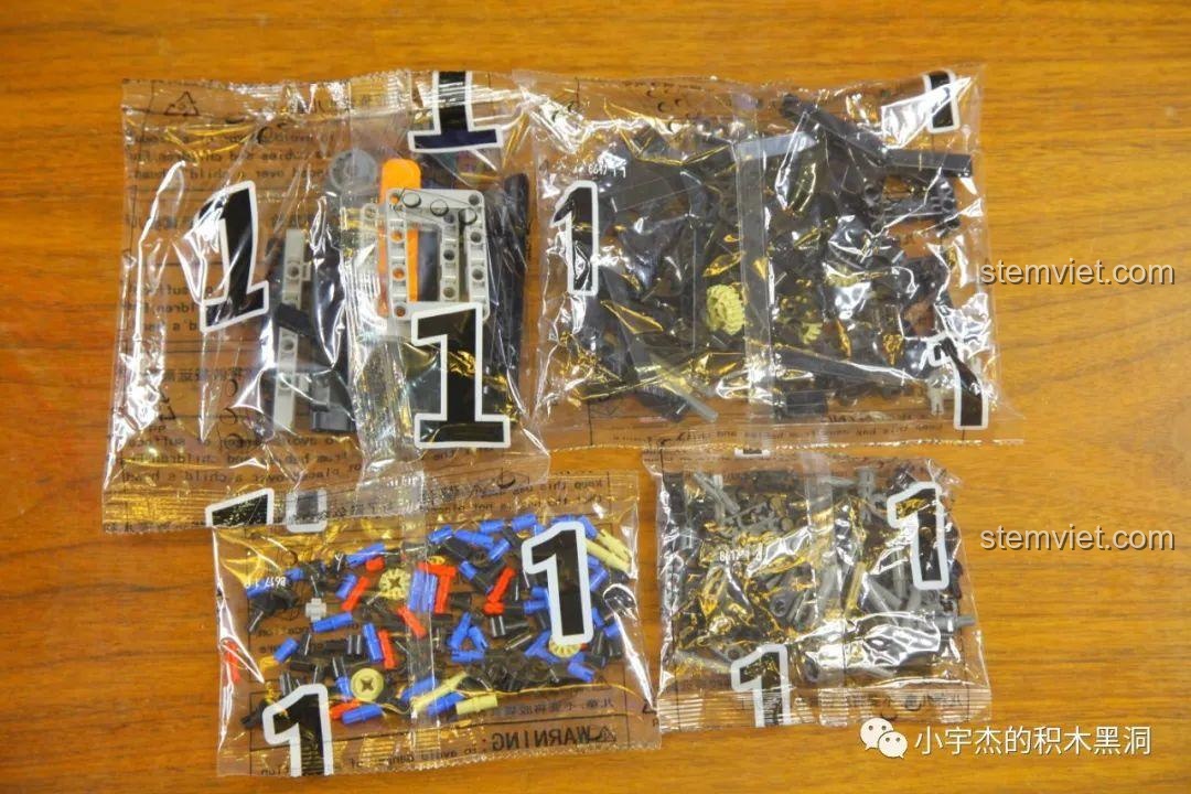 Các túi chi tiết được đánh số 1 của bộ lắp ráp Xe Bumblebee cho con trai từ 6 tuổi.