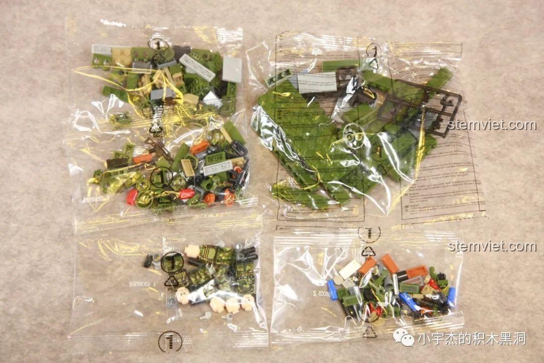 Các túi chi tiết được đánh số 1 của bộ lắp ghép Xe chiến đấu phòng không Type 09 688005.