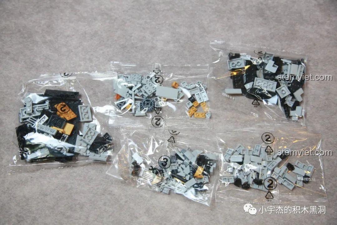 Các túi chi tiết được đánh số 2 trong bộ trải nghiệm Panlos Brick 611015 Allosaurus máy móc.