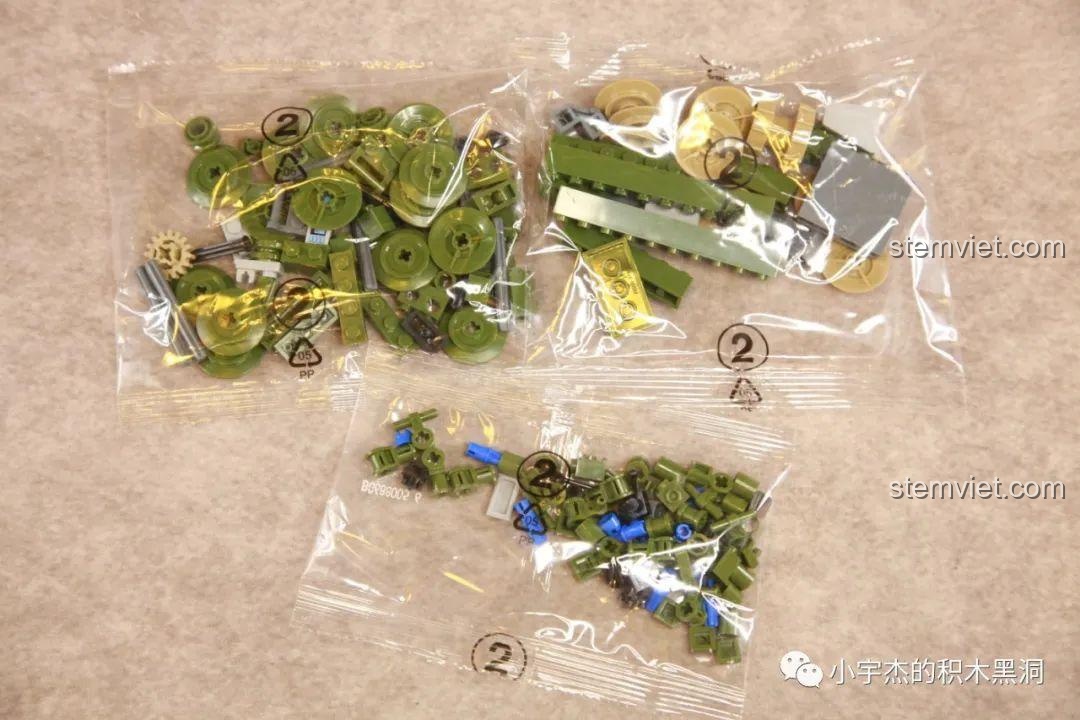 Các túi chi tiết được đánh số 2 của bộ lắp ghép Panlos Brick 688005, chủ yếu là bánh xe.