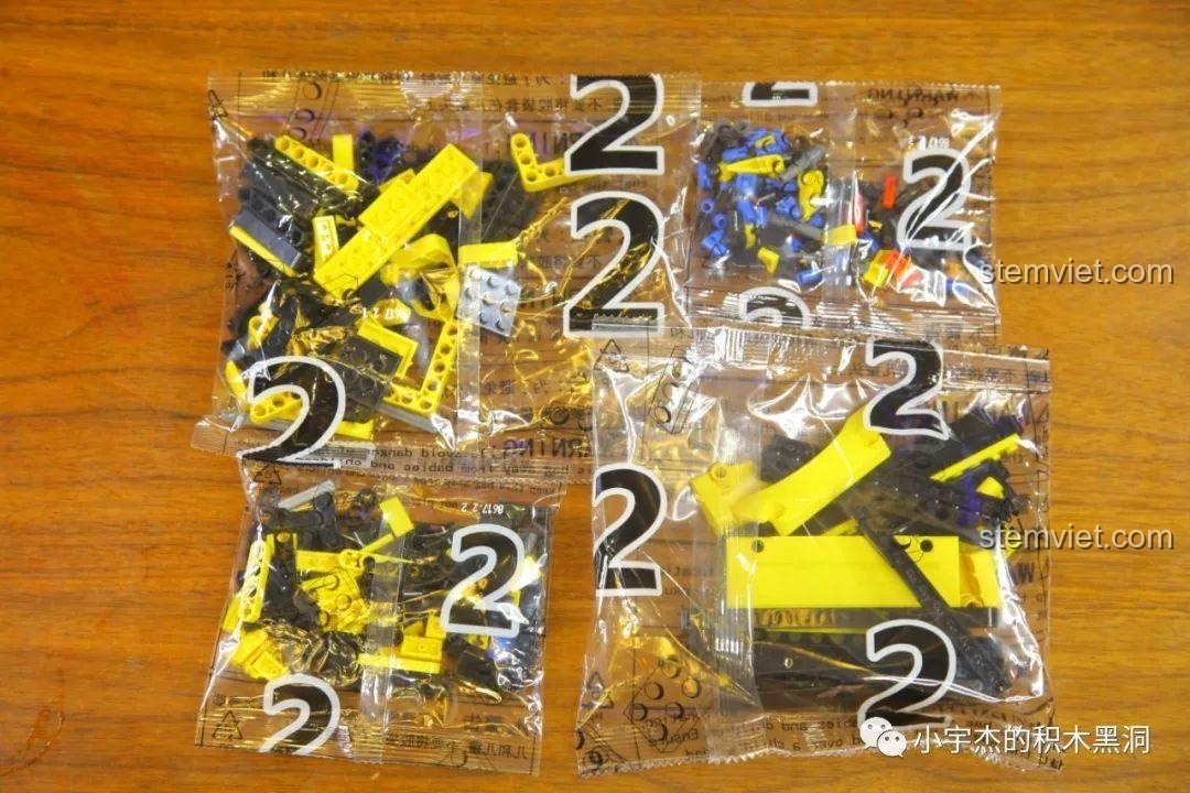 Các túi chi tiết được đánh số 2 của bộ lắp ráp Camaro Bumblebee SY đáng tiền.