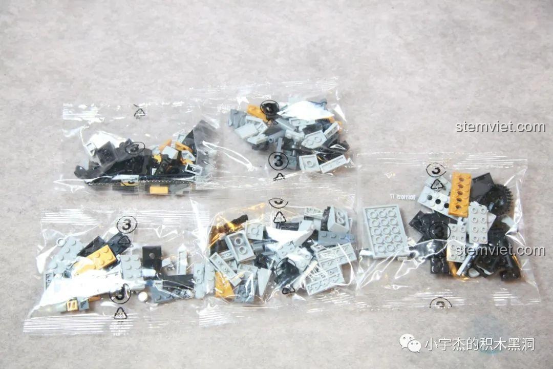 Các túi chi tiết được đánh số 3 của bộ đồ chơi xây dựng Khủng long bạo chúa cơ khí cho bé trai từ 6 tuổi.