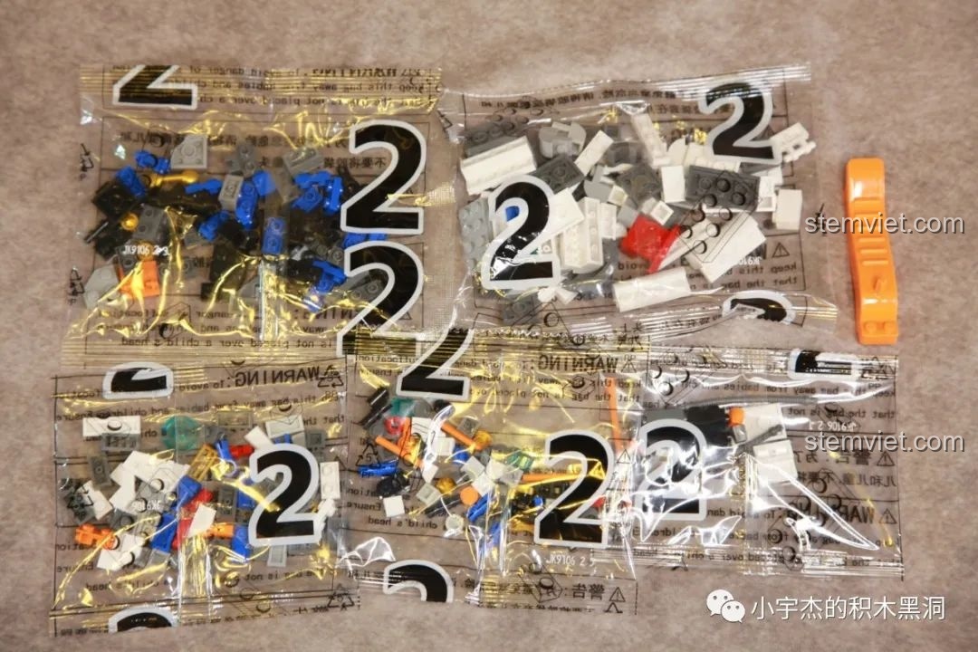 Các túi gạch nhỏ được đánh số 2 của bộ lắp ráp Robot phi hành gia JK9106.