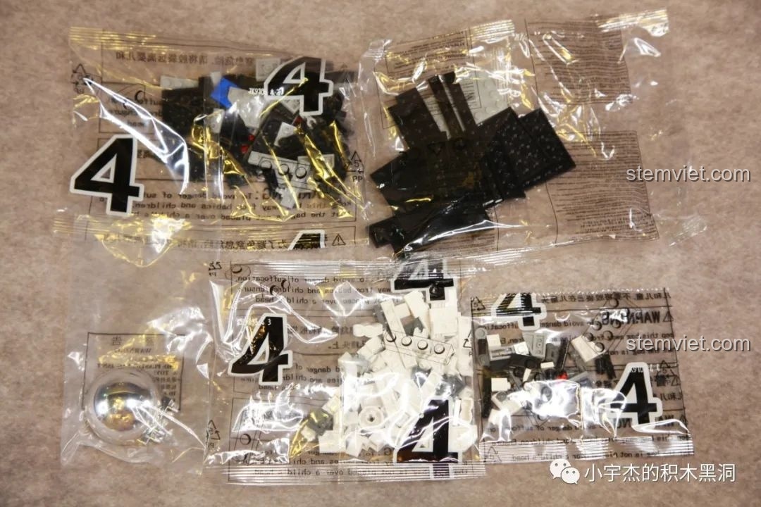 Các túi gạch nhỏ được đánh số 4 của bộ lắp ráp Tượng phi hành gia trưng bày JK9106.