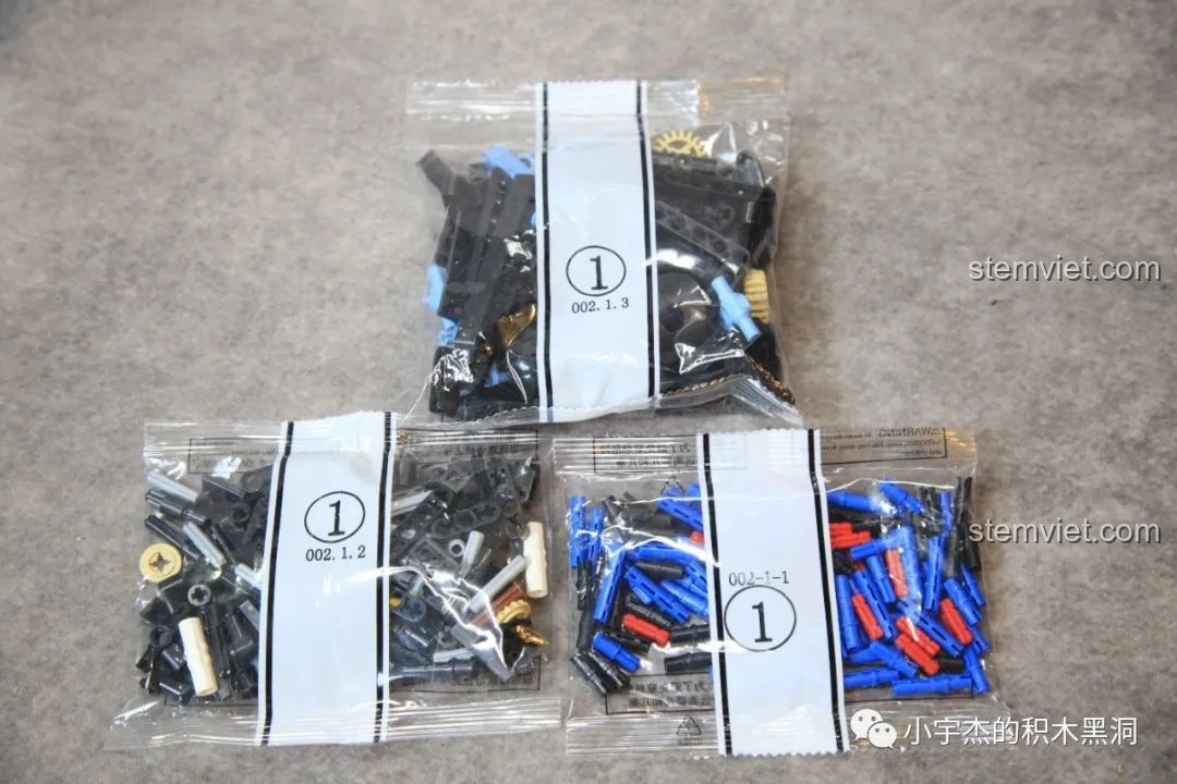 Túi linh kiện số 1 của bộ đồ chơi lắp ghép Lamborghini Sián FKP 37 Cyberpunk MK6002, chứa các mảnh ghép lớn cho khung gầm.