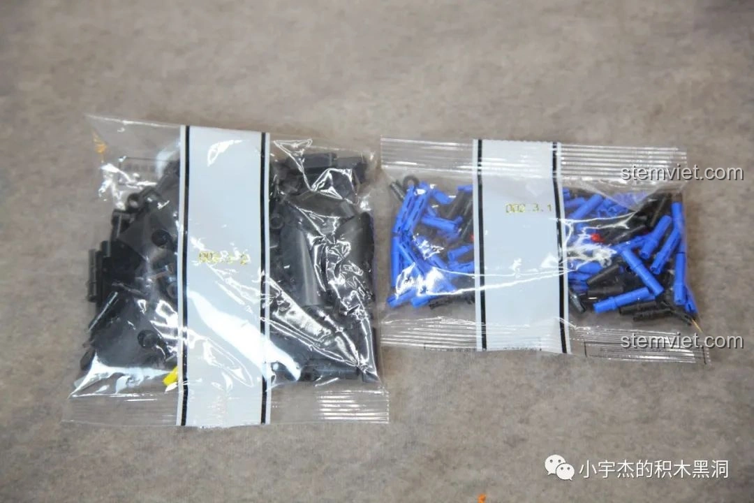 Túi linh kiện số 3 của bộ đồ chơi lắp ghép Lamborghini Sián FKP 37 Cyberpunk MK6002, chứa các mảnh ghép cuối cùng cho vỏ ngoài.