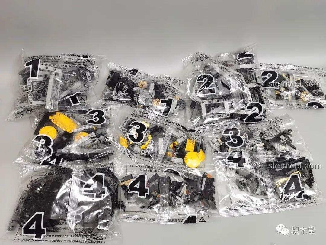 Túi linh kiện được đánh số rõ ràng trong bộ lắp ráp Xe Trộn Bê Tông Tycole T4005, giúp quá trình lắp ráp thuận tiện.
