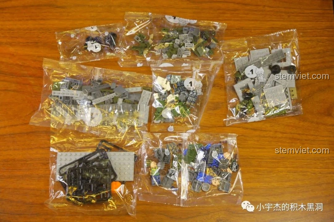 Các túi mảnh ghép của gói số 1 trong bộ lắp ráp Máy bay vận tải quân sự Vận-20 SEMBO 202130