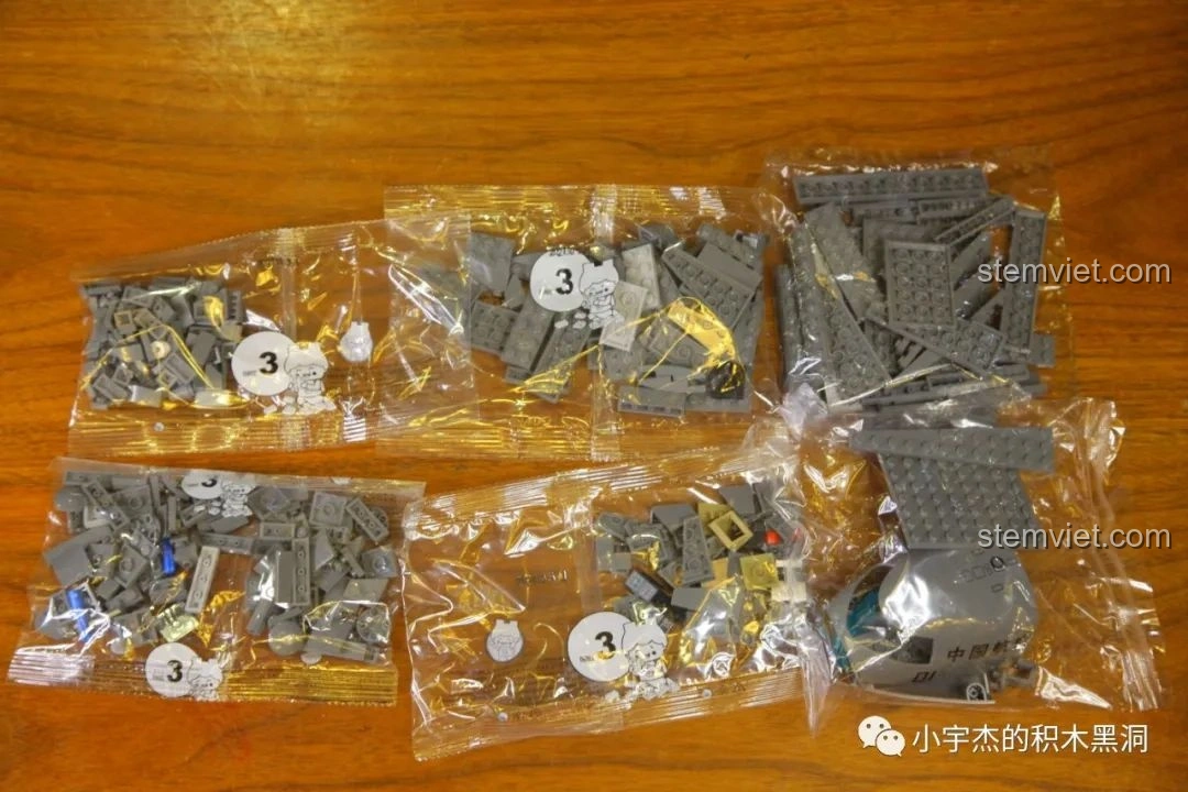 Các túi mảnh ghép của gói số 3 trong bộ lắp ráp Máy bay vận tải quân sự Vận-20 SEMBO 202130