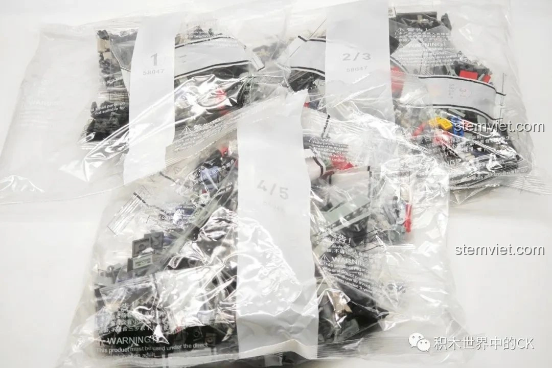 Các túi mảnh ghép được phân loại của bộ đồ chơi lắp ráp JIESTAR 58047 Robot Biến Hình Blitzwing.