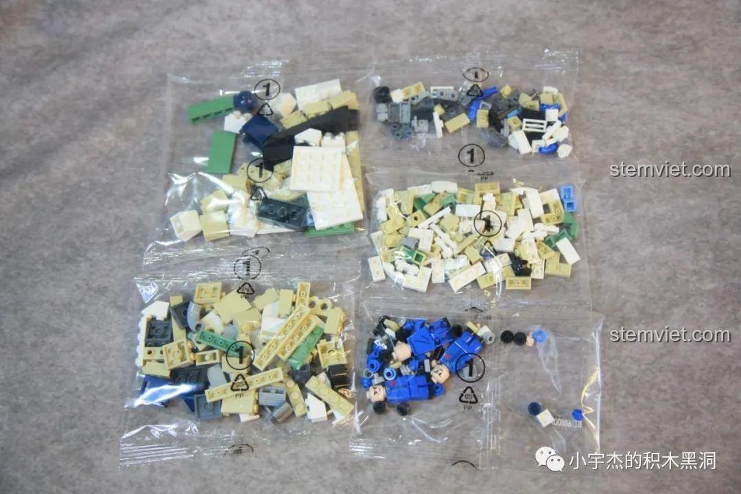 Các túi mảnh ghép số 1 của bộ đồ chơi lắp ráp PanlosBrick 688009 Tàu lặn Giao Long số 1.