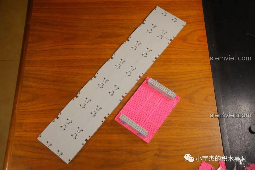 Túi mảnh ghép số 10 của bộ đồ chơi lắp ráp Thùng Container Hồng 1:10 YC-QC013.