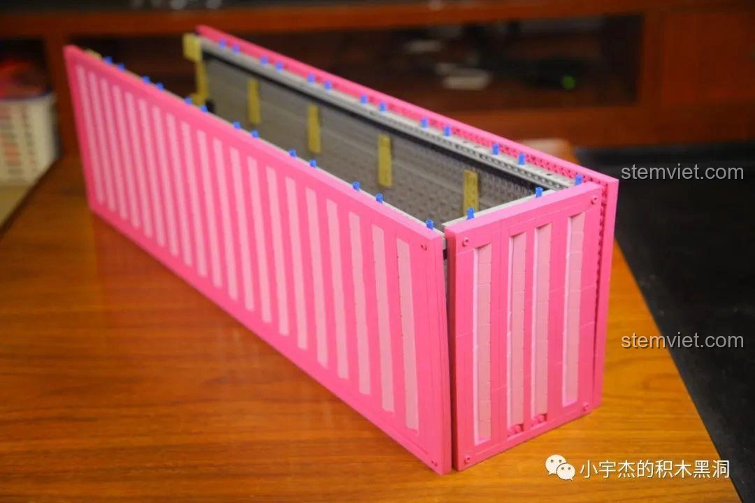 Túi mảnh ghép số 11 của bộ đồ chơi lắp ráp Thùng Container Hồng 1:10 YC-QC013.