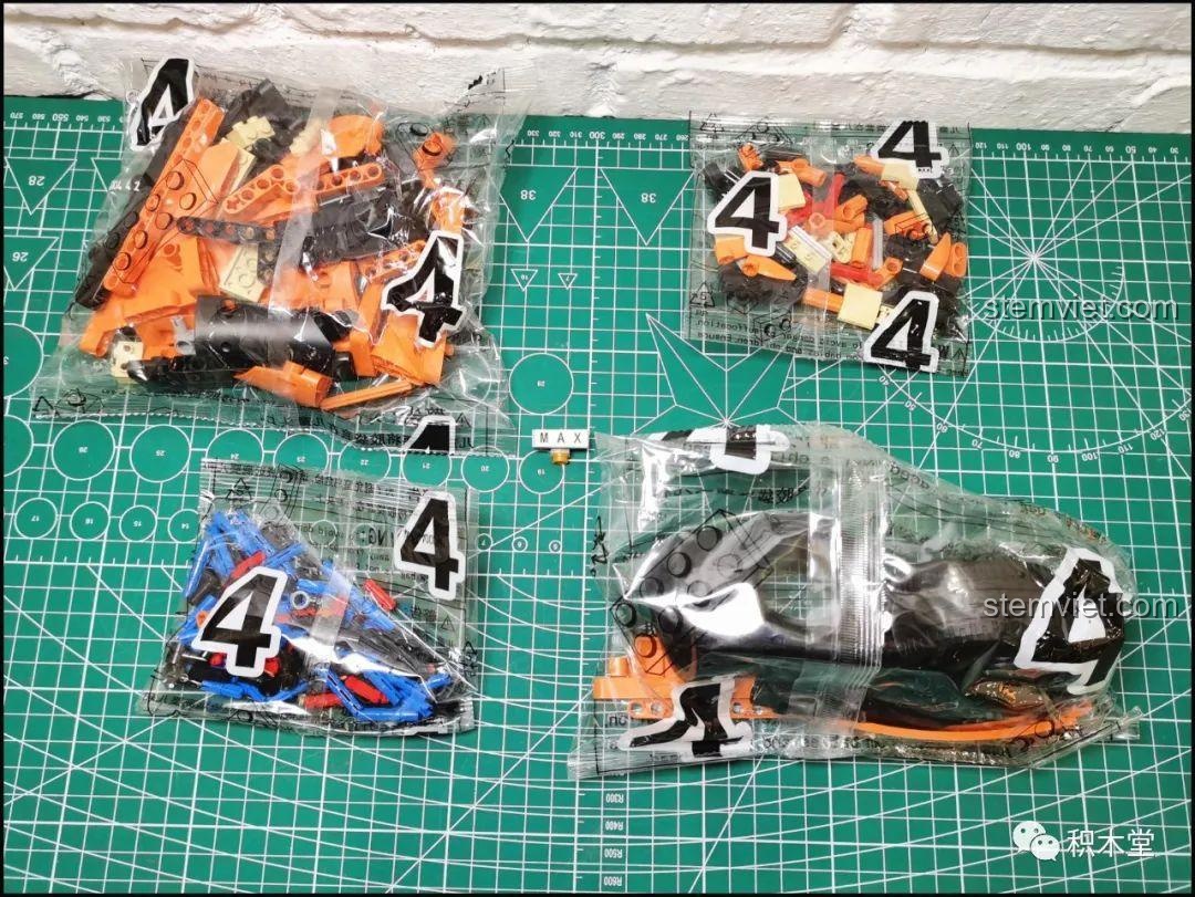 Các túi mảnh ghép số 4 của bộ Happy Build YC-QC004, cho thấy sự đầy đủ và sẵn sàng của các chi tiết để hoàn thiện mô hình siêu xe McLaren P1.