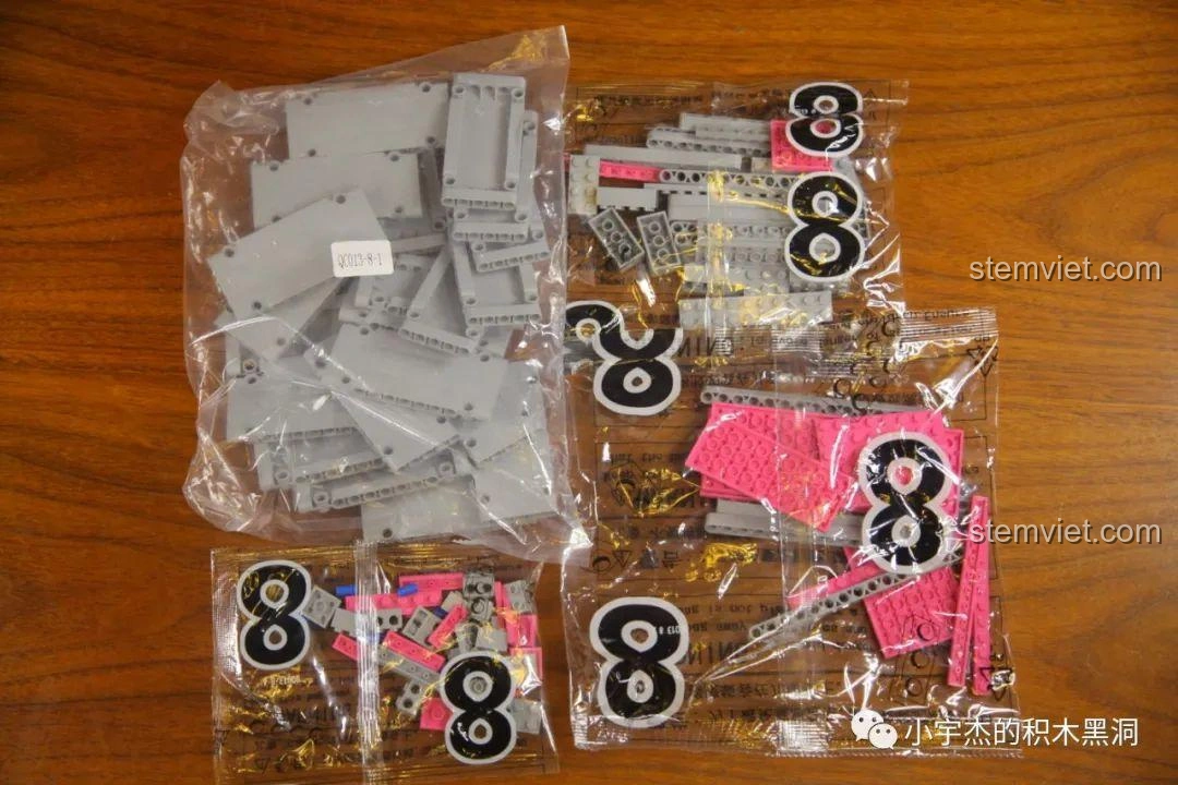 Túi mảnh ghép số 9 của bộ đồ chơi lắp ráp Thùng Container Hồng 1:10 YC-QC013.