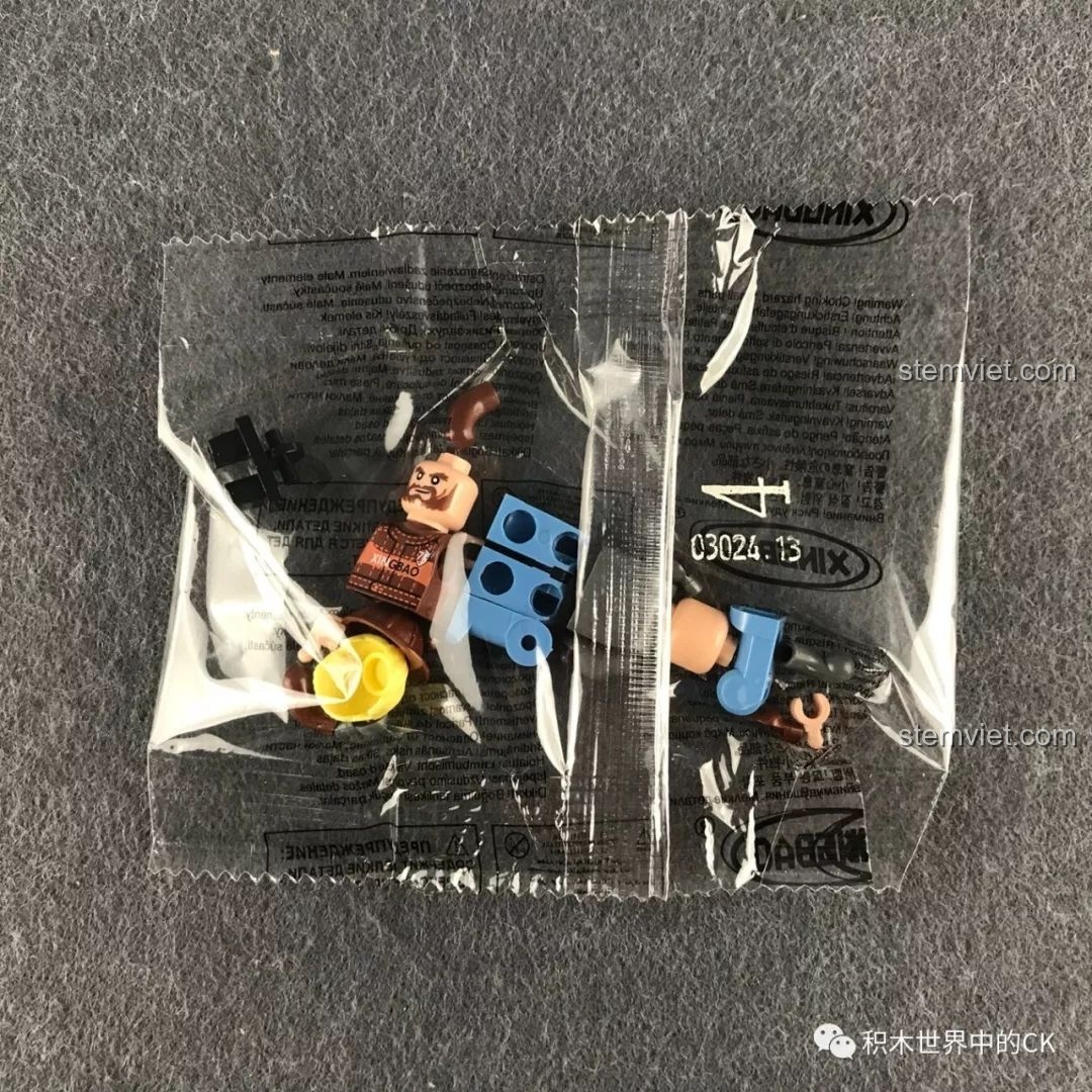 Túi số 4 chứa hai nhân vật minifigure của bộ lắp ráp Xe vượt địa hình XB03024 chất lượng cao.