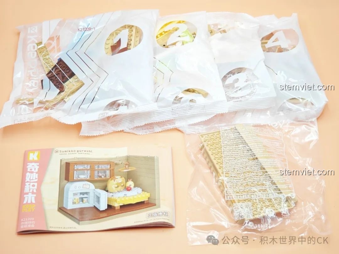 Các túi gạch và sách hướng dẫn của bộ Keeppley K21209 - Bữa ăn của Tonkatsu, sẵn sàng để lắp ráp.