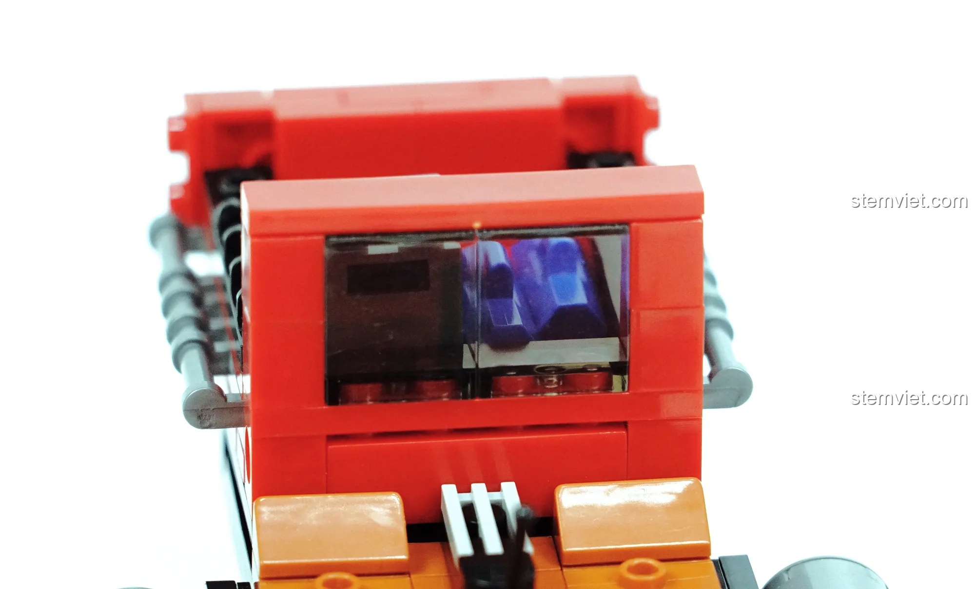 Một vết xước nhỏ trên kính chắn gió của bộ lắp ráp Xe bán tải địa hình Xingbao.