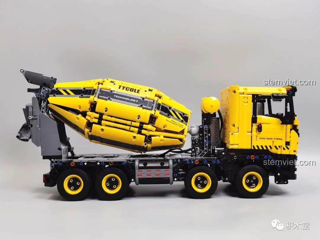 Vị trí đặt pin và các cổng kết nối động cơ trên mô hình Xe Trộn Bê Tông Tycole T4005.