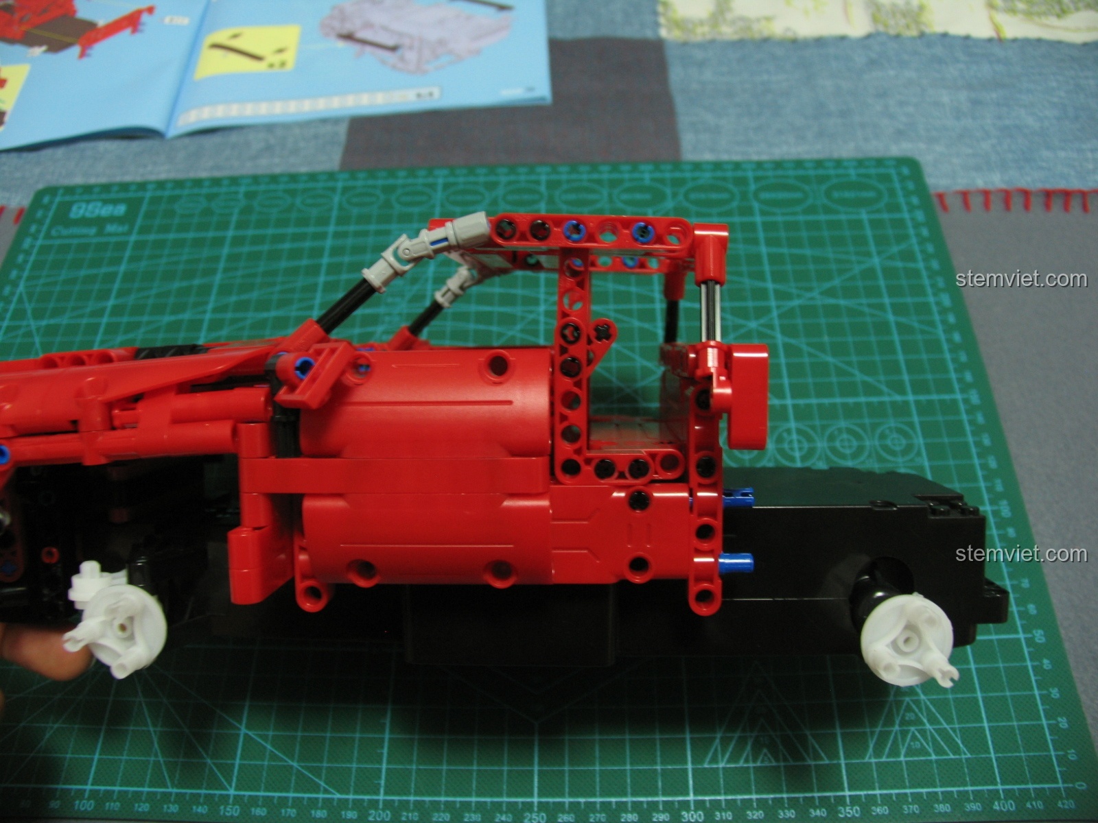 Vòm bánh xe của CaDA C51005 được làm từ vật liệu mềm, giúp bảo vệ bánh xe và tăng tính thẩm mỹ.