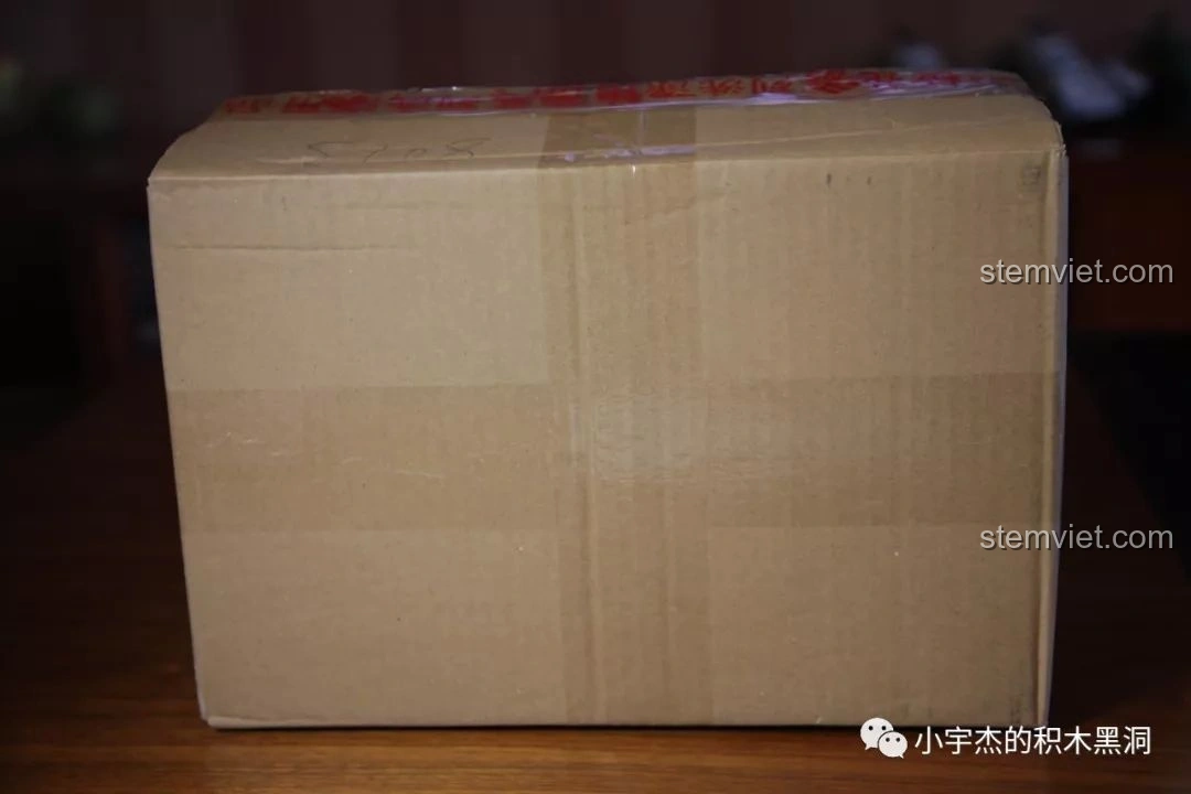 Hộp giấy đựng bộ lắp ráp WANGE 4219 Cầu Tháp Luân Đôn, thể hiện sự tối giản trong đóng gói.