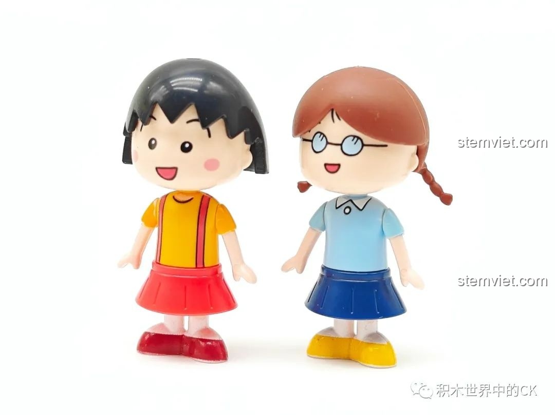 Hai nhân vật minifigures Maruko và Tama-chan trong bộ đồ chơi lắp ghép Wekki 516412 Lớp 4 Năm Ba của Maruko.