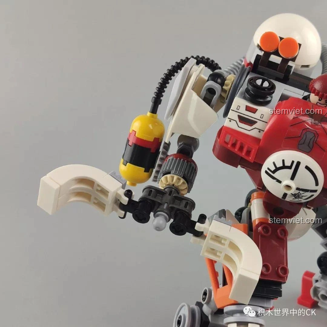 Khớp chân của Winner 5100 Robot Kẻ Cướp Bóc được thiết kế chắc chắn, hỗ trợ tạo dáng.