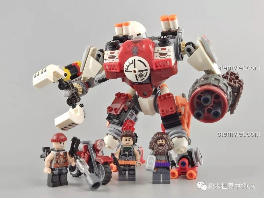 Thông tin liên hệ và mã QR của người review, khuyến khích kết nối cộng đồng.