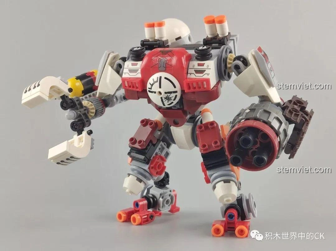 Mô hình Winner 5100 Robot Kẻ Cướp Bóc hoàn chỉnh nhìn từ phía trước, với thiết kế bất đối xứng.