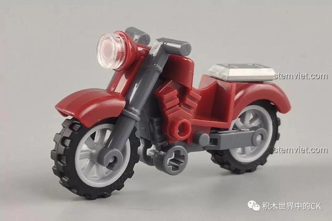 Chiếc xe mô tô nhỏ gọn đi kèm bộ Winner 5100 Robot Kẻ Cướp Bóc, có thể chở minifigure.