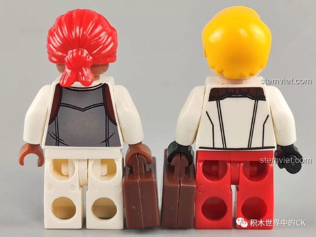 Mặt sau của hai minifigures cuối cùng từ bộ Winner 5105 Căn Cứ Dầu Mỏ, hiển thị chi tiết in ấn và thiết kế tổng thể của trang phục.