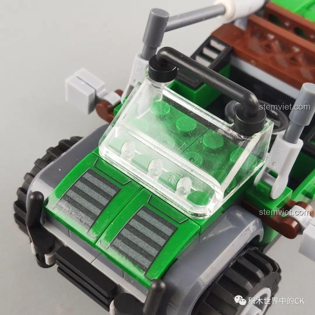 Góc nhìn khác của mô hình trạm khai thác dầu trong bộ Winner 5105 Căn Cứ Dầu Mỏ, thể hiện sự cân đối và chi tiết của cấu trúc.