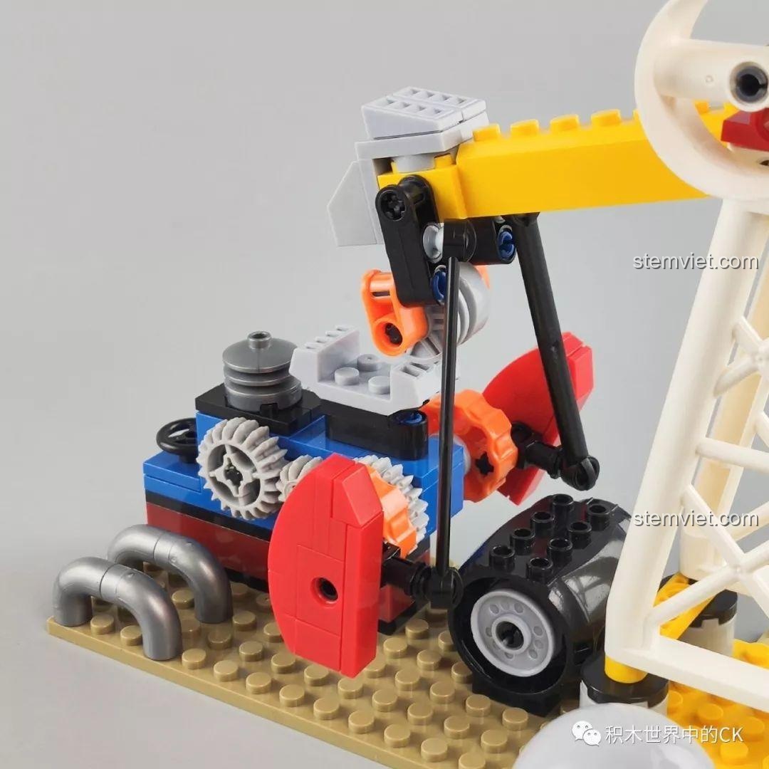 Cận cảnh phần đầu xe tải chở dầu trong bộ Winner 5105 Căn Cứ Dầu Mỏ, với các chi tiết lưới tản nhiệt và đèn pha được thiết kế tỉ mỉ.