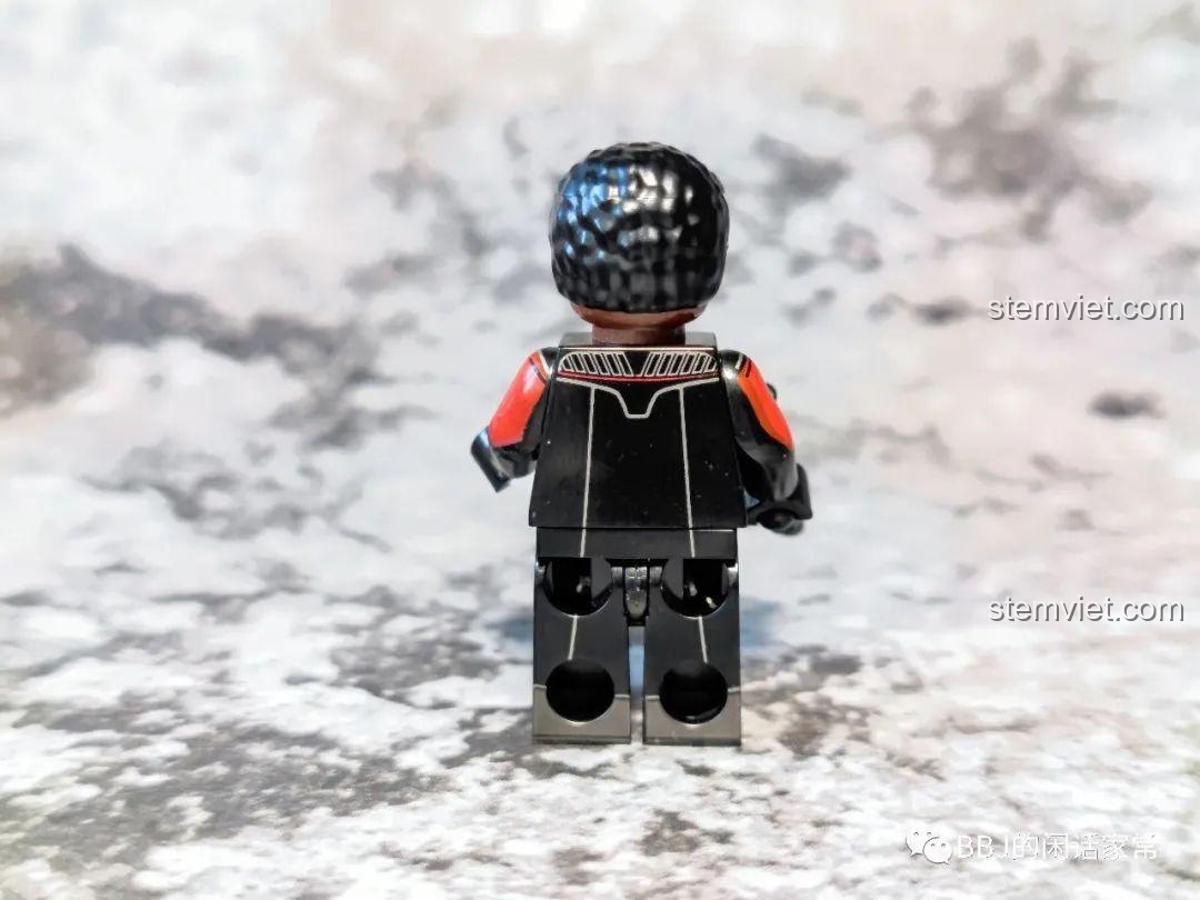 WM Minifigure Mandalorian WM6122, Greef Karga từ góc nhìn bên, đồ chơi mô hình chất lượng cao.