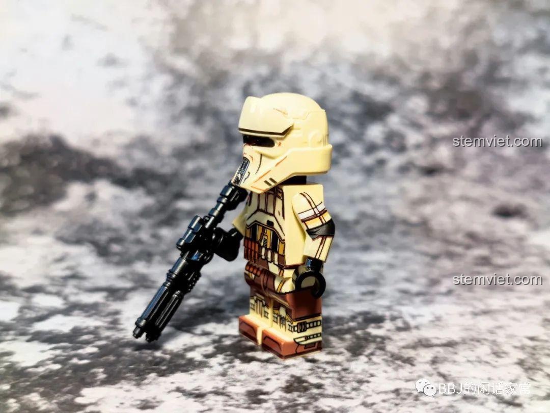 Minifigure Shoretrooper với súng từ bộ lắp ghép The Mandalorian WM6122, phù hợp cho bé trai 8 tuổi