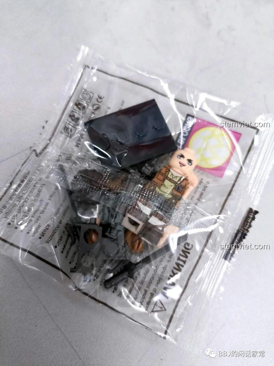 Ảnh review chi tiết minifigure Armin Arlert WM2444 trong túi. Một phần của set đồ chơi WM6148.